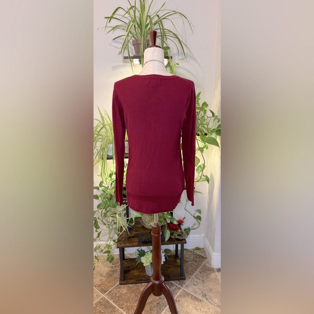 Elegant Burgundy Crew Neck Sweater - Picture 3 of 7